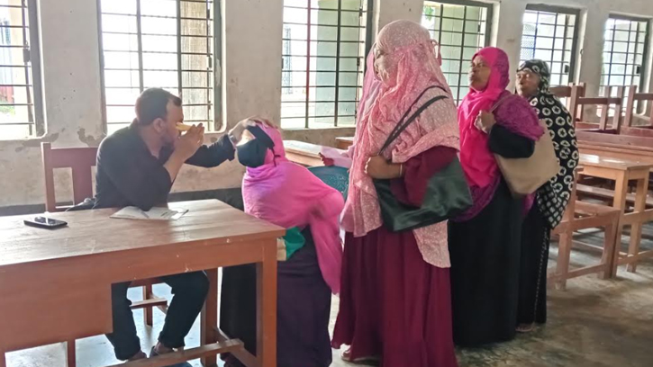 বেনাপোলে বিনামূল্যে চক্ষু চিকিৎসা ও চশমা বিতরণ