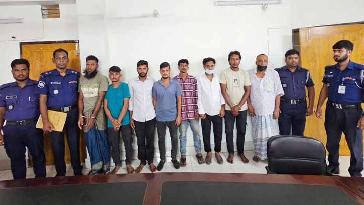 চাঁদপুরে ১২ হাজার মেট্রিক টন চিনি পাচারের চেষ্টা, আটক ৮
