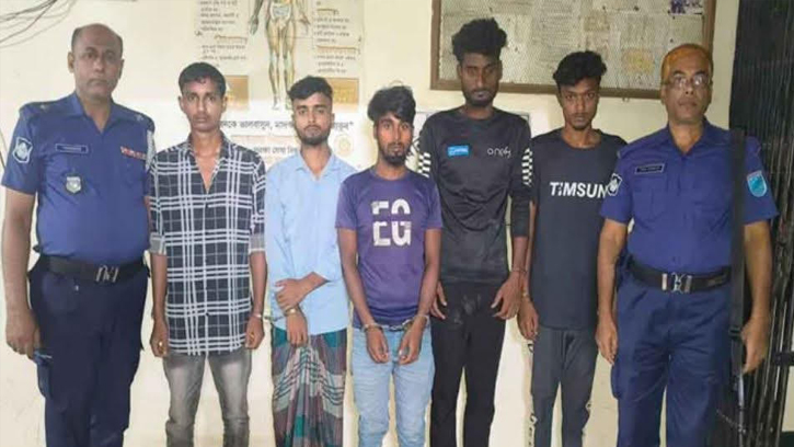 শিবালয়ে স্কুলছাত্রীকে শ্লীলতাহানির চেষ্টা, পাঁচ বখাটে আটক