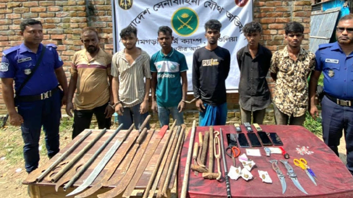 আশুলিয়ায় দেশীয় অস্ত্র ও মাদকসহ ৬ কিশোর গ্যাং সদস্য আটক