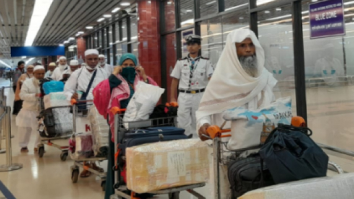 ১৭৩টি ফ্লাইটে দেশে ফিরলেন ৬৪ হাজারের বেশি হজযাত্রী