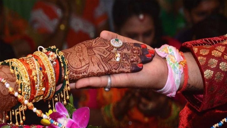 বিয়ের পর তিনদিন টয়লেট না গেলে দাম্পত্য জীবন হয় দীর্ঘস্থায়ী