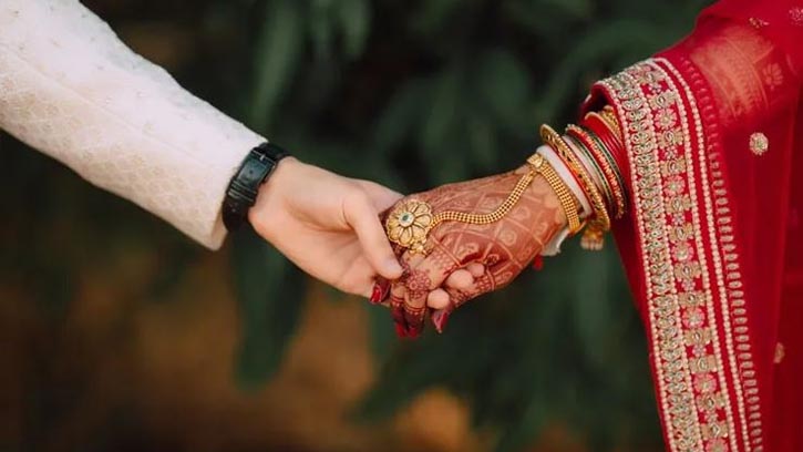 বিয়ে করলেই ১৬ লাখ টাকা অনুদান, সন্তান হলে দ্বিগুণ!