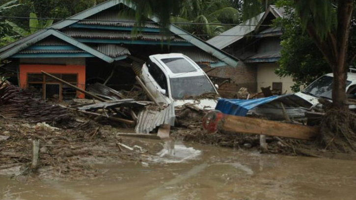 ইন্দোনেশিয়ার বালি ও ফ্লোরেসে বন্যা, মৃত ৬