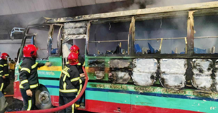 গুলিস্তানে বাসে আগুন