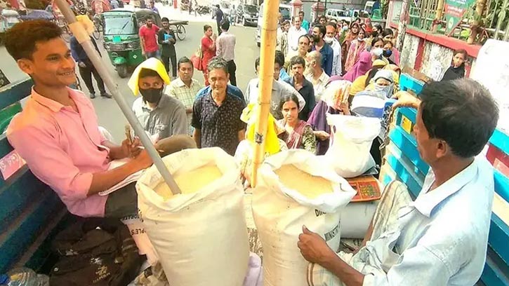 ৪১৯ উপজেলায় ভর্তুকি মূল্যে ওএমএসের চাল বিক্রি শুরু