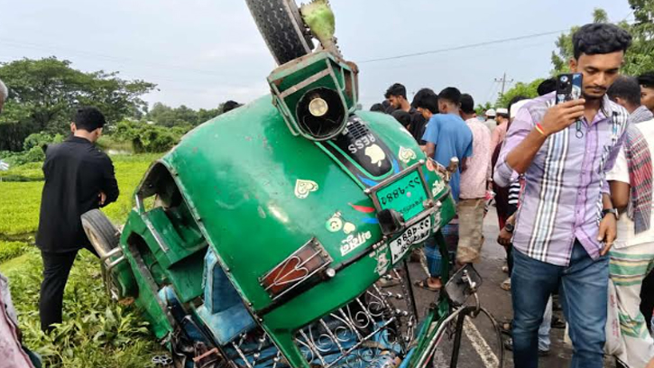 ব্রাহ্মণবাড়িয়ায় ২ মোটরসাইকেল-সিএনজির সংঘর্ষে নিহত ৪