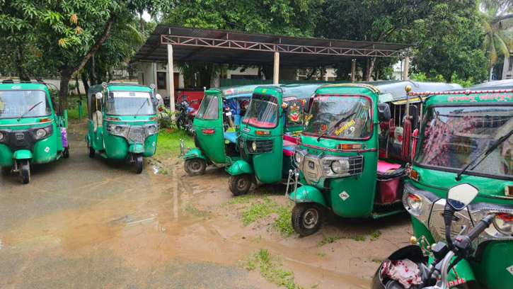 ৬টি চোরাই সিএনজিসহ গ্রেফতার ১ 