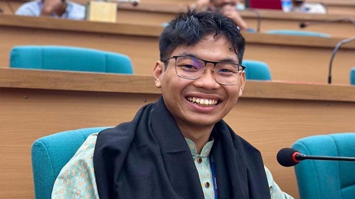 পদত্যাগ করছেন না সর্বমিত্র চাকমা, জানালেন নিজেই