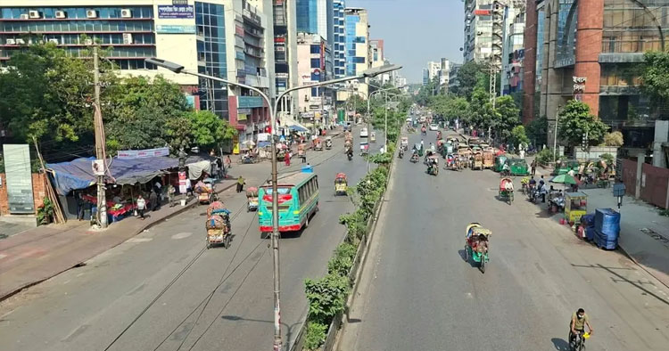 দুর্গাপূজার ছুটিতে ফাঁকা ঢাকা, যানজট ছাড়াই গন্তব্যে পৌঁছাচ্ছেন নগরবাসী