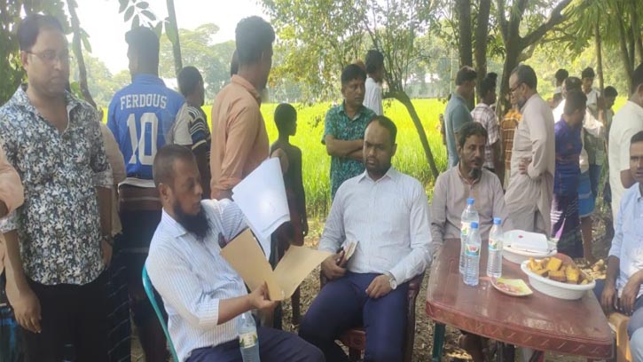 ২৪ বছর পর জমির দখল পেলেন হাজী আব্দুল খালেক