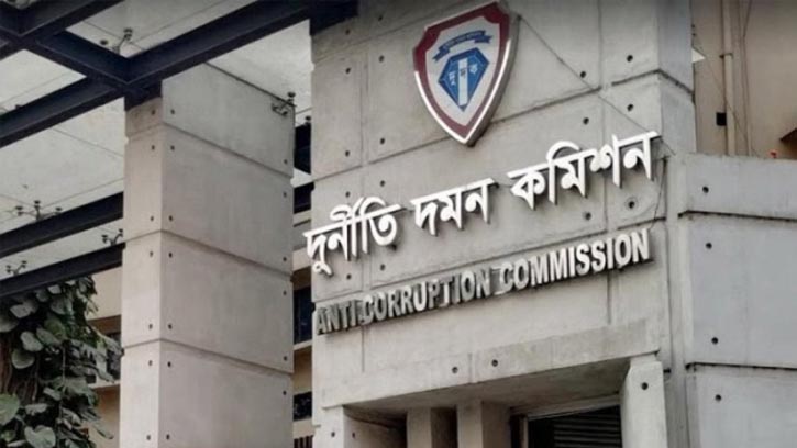 চাকরি প্রতারণা: সাবেক কর্মকর্তার বিরুদ্ধে ঘুষের অভিযোগে মামলা