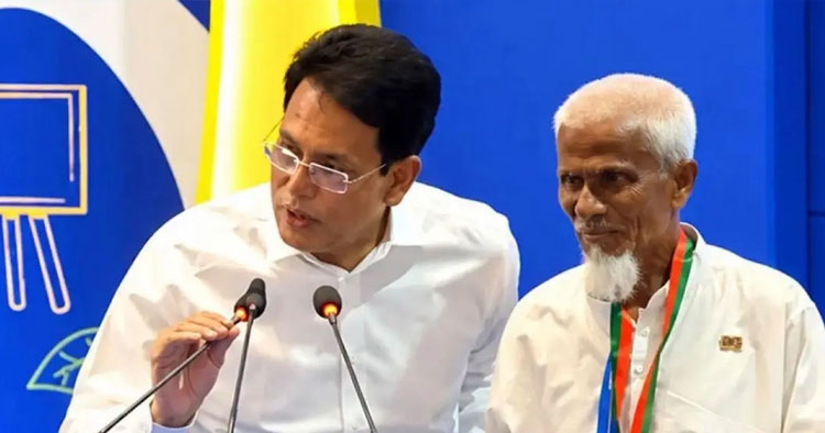 ৫২ বছর ধরে ১ টাকায় পড়ানো লুৎফুর রহমান পেলেন রাষ্ট্রীয় সম্মাননা