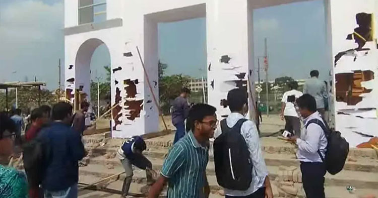 সচিবালয় স্থানান্তরের উদ্যোগ ঘিরে পুরোনো বাণিজ্য মেলার মাঠে উত্তেজনা