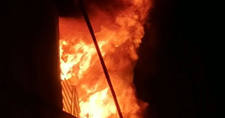 ১২ ঘণ্টার চেষ্টায় চকবাজারের আগুন নিয়ন্ত্রণে, অসুস্থ দুই ফায়ার সার্ভিস কর্মী