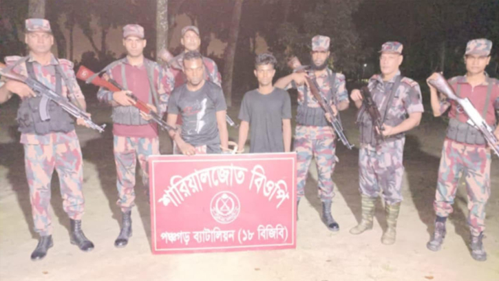 সীমান্তে মানব পাচারকারী চক্রের দুই সদস্য আটক