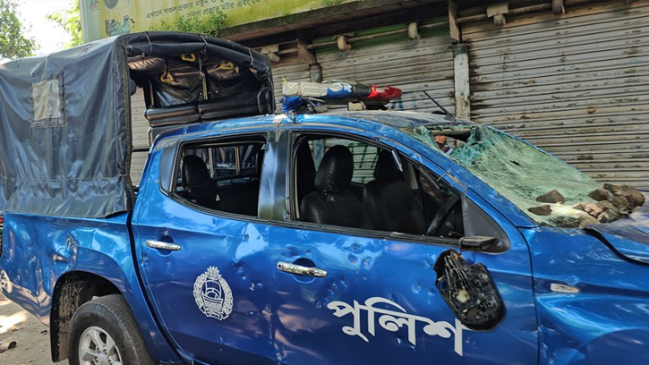 গোয়ালন্দে পু‌লিশের ওপর হামলা-গাড়ি ভাঙচুর: গ্রেফতার ৫