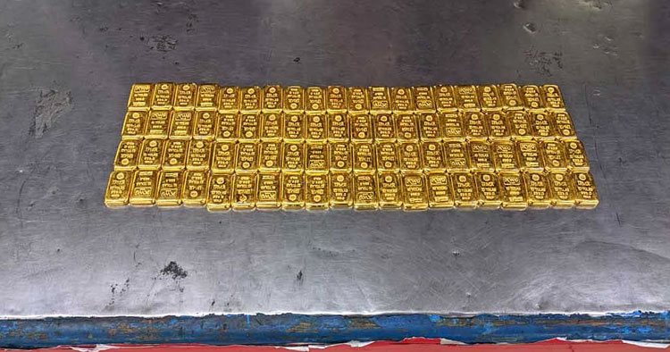 শাহজালালে ১৬ কোটি টাকার সোনাসহ বিমানকর্মী ও যাত্রী আটক