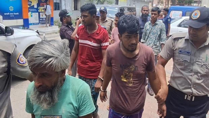 চাঁদপুরে মাদকসহ দুই পরিবারের ৬ জন আটক