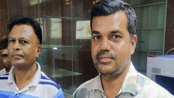 সুপ্রিম কোর্টে অস্ত্রসহ প্রবেশের সময় বিএনপির সদস্য সচিবসহ আটক ২