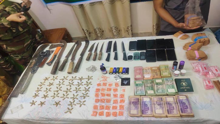 নরসিংদীতে দুই সন্ত্রাসী ও মাদক ব্যবসায়ী গ্রেফতার