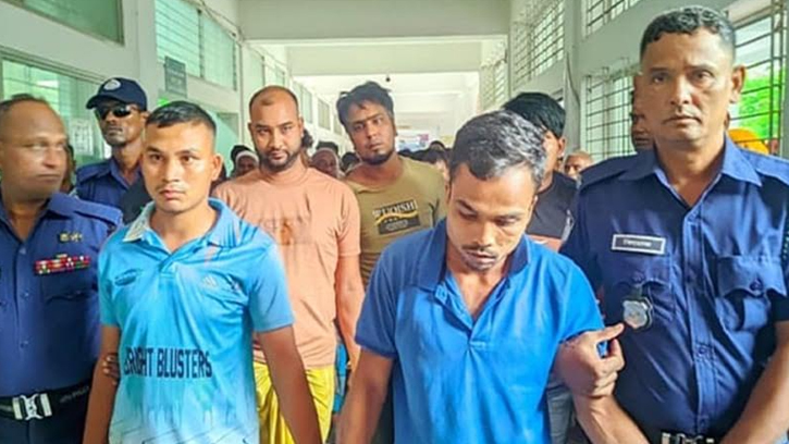 রংপুরে হিন্দু সম্প্রদায়ের বাড়িতে হামলার ঘটনায় গ্রেফতার ৫