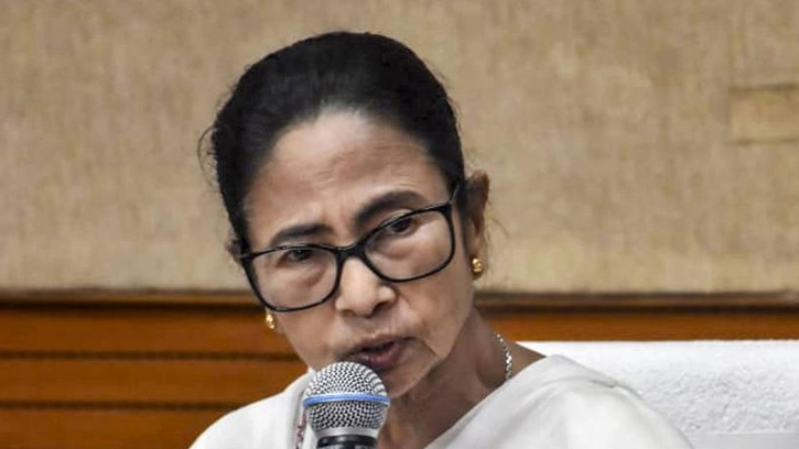 ফের গণধর্ষণ ঘটনায় মমতার প্রশ্ন: রাতের বেলায় কী করছিলেন