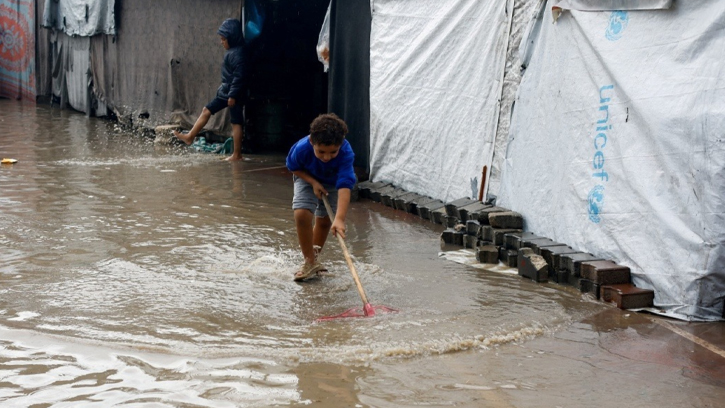 বর্ষা ও ঝড়ের মধ্যেও থামেনি ইসরায়েলি আগ্রাসন
