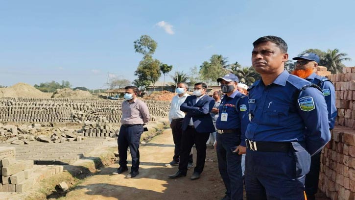 শেরপুরে অবৈধ ইটভাটায় অভিযান, ১৪ লাখ টাকা জরিমানা