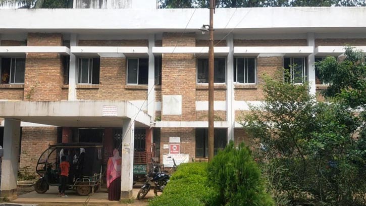 দালালের খপ্পরে ভালুকা উপজেলা হাসপাতাল