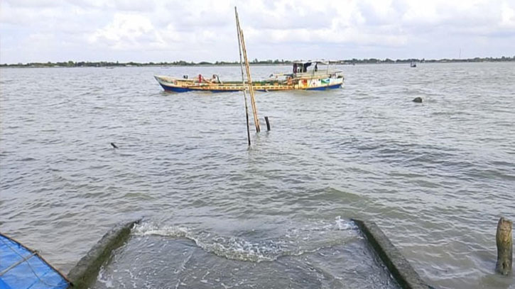 শ্যামনগরে অবৈধভাবে বালু উত্তোলন: ১ লক্ষ টাকা জরিমানা 
