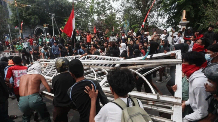 গ্র্যাব ও গোজেকের মাধ্যমে ইন্দোনেশিয়ার বিক্ষোভে সমর্থন দেখাচ্ছেন মানুষ