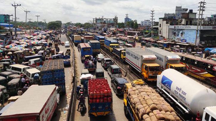 ঢাকা-চট্টগ্রাম মহাসড়কে তীব্র যানজট, ভোগান্তিতে যাত্রীরা