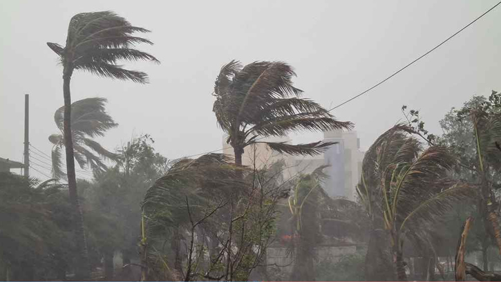 সন্ধ্যার মধ্যে ঝড়-বৃষ্টি: ৭ অঞ্চলে ১ নম্বর সতর্কতা