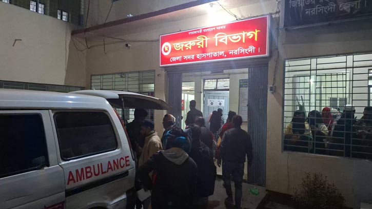 নরসিংদীতে ঢাকার ১০ সাংবাদিকের ওপর হামলা