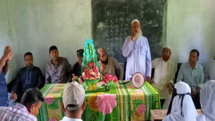 কয়রায় মাদ্রাসার শিক্ষক সামছুজ্জামানের বিদায় সংবর্ধনা