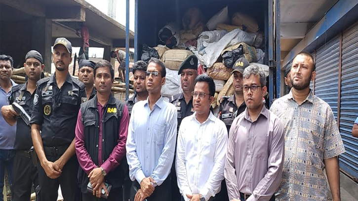 নোয়াখালীতে পলিথিন কারখানায় অভিযান, ৬ লাখ টাকা জরিমানা