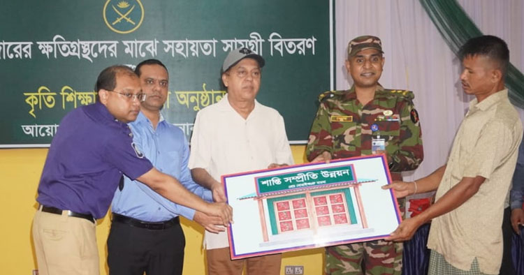 রামসু বাজারের ক্ষতিগ্রস্ত পরিবারের পাশে সেনাবাহিনী: মাসব্যাপী উন্নয়ন কার্যক্রমের সমাপনী