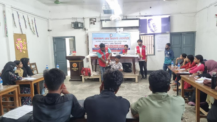 ফুলবাড়ী সরকারি কলেজে রেড ক্রিসেন্টের তিন দিনব্যাপী প্রশিক্ষণ কর্মশালার সমাপনী