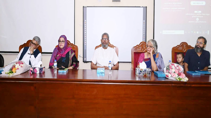কুবিতে গণতন্ত্র নিয়ে সেমিনার: আলোচনায় ছাত্র-জনতার ভূমিকা