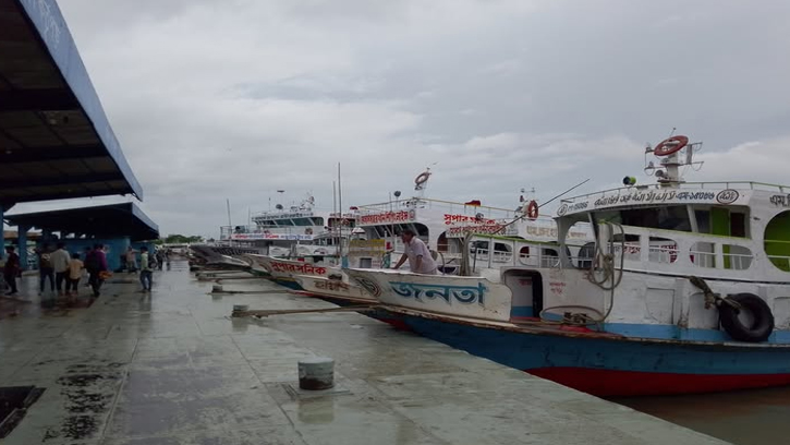 টানা বর্ষণে ভোলা-লক্ষ্মীপুর সহ ১০ রুটে নৌযান চলাচল বন্ধ