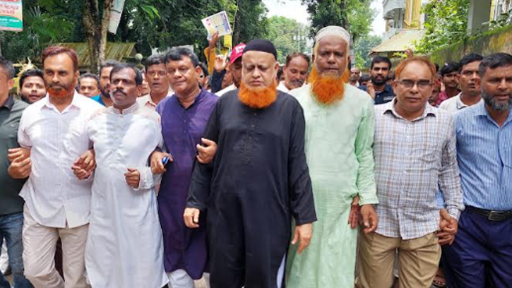 বিমান বিধ্বস্তে নিহত-আহতদের জন্য দোয়া এবং লিফলেট বিতরণ 