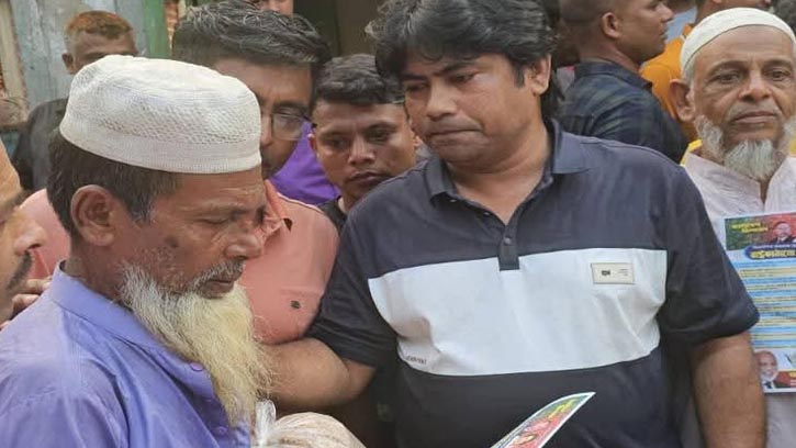 নরসিংদীতে ৩১ দফা নিয়ে সাধারণ মানুষের কাছে মেহেদী হাসান