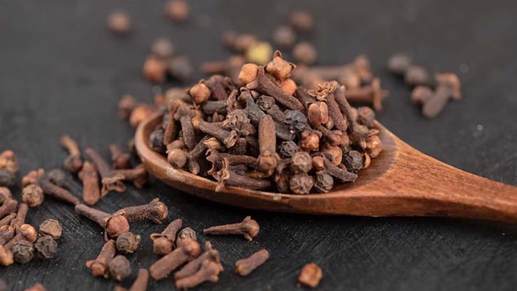 খালি পেটে লবঙ্গ খেলে ১২ স্বাস্থ্য উপকার