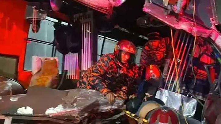 মুন্সিগঞ্জে এক্সপ্রেসওয়েতে ভয়াবহ সংঘর্ষ, আহত ২০