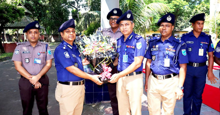 কালকিনি থানা পরিদর্শন করলেন ঢাকা রেঞ্জের অতিরিক্ত ডিআইজি