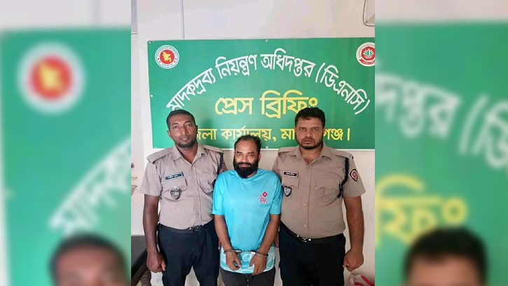 মানিকগঞ্জে গাঁজাসহ বিএনপি নেতা আটক