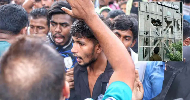 মিরপুরে ৩০ হাজার টাকা মজুরির দাবিতে শ্রমিকদের বিক্ষোভ, ভাঙচুর