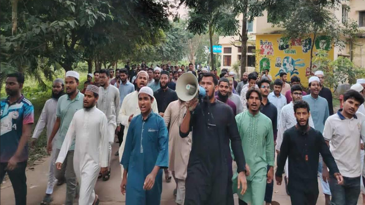 মাদ্রাসা ছাত্রীকে ধর্ষণের প্রতিবাদে কুবিতে বিক্ষোভ মিছিল 