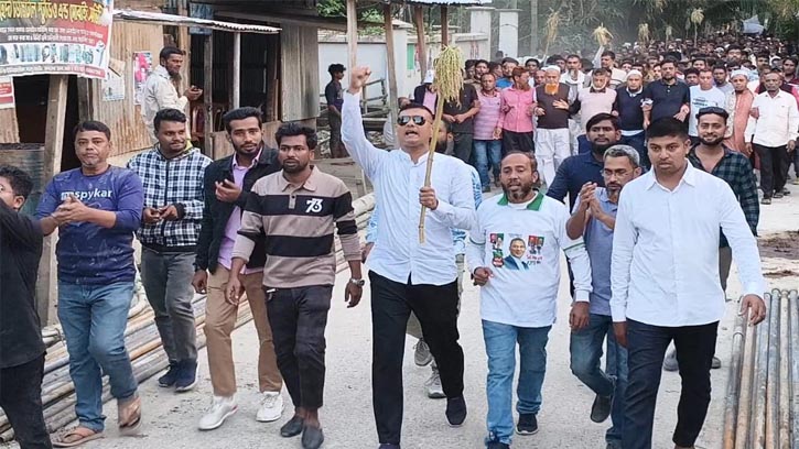 ভোলার ধনিয়া ইউনিয়নে ধানের শীষের পক্ষে গণসংযোগ ও মিছিল 